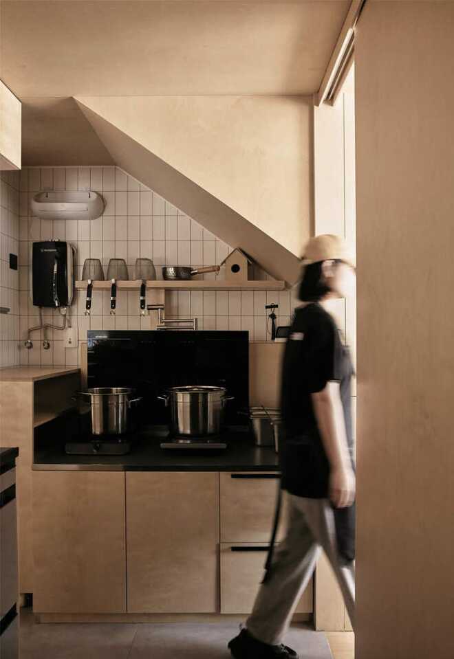 救命!这家店把“厨房”搬进咖啡馆，原木风美到失语!