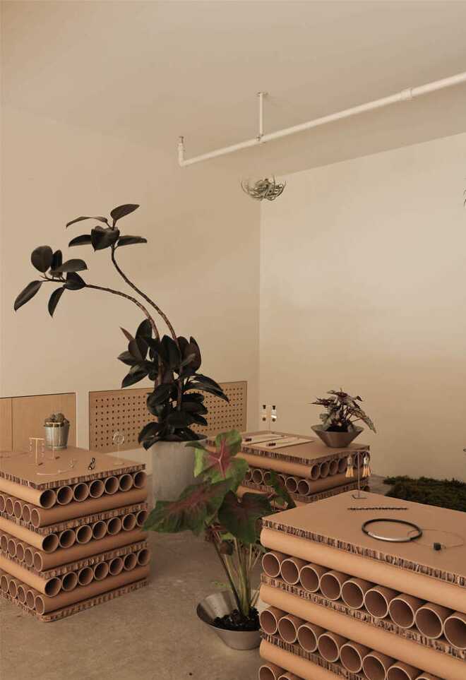 纸筒做家具?这家咖啡店的软装设计，我直接封神!​